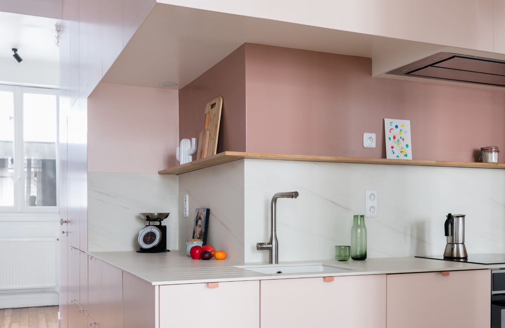 Comment intégrer une cuisine rose dans votre maison pour un intérieur tendance ?
